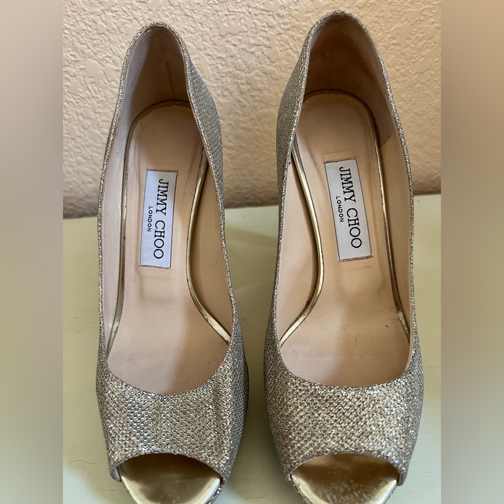Jimmy Choo gold pumps size 6.5 fits a 6 good condition